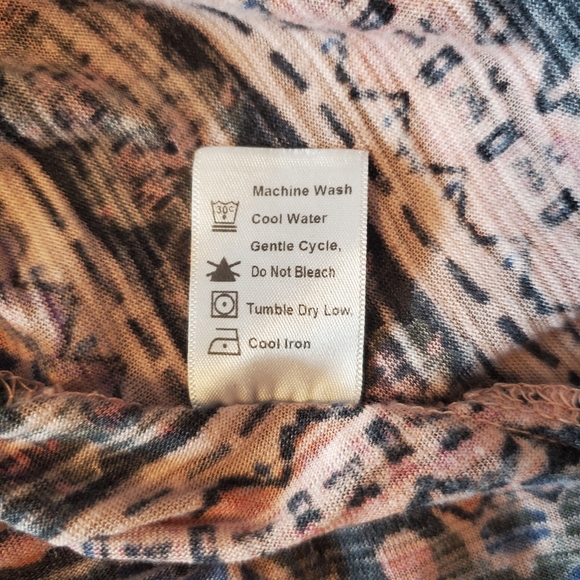 Plum & Thread Asymmetrical Top - Picture 8 of 11